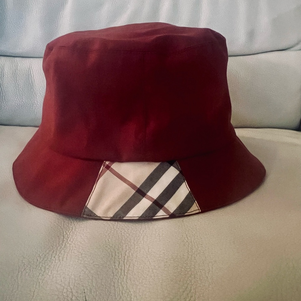 Burberry burgundy bucket hat - Picture 9 of 11